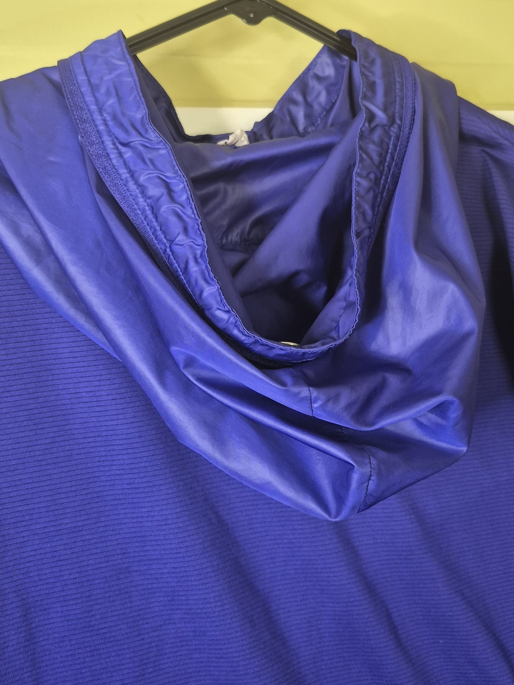 Women's Under Armour Cold Gear Run Reflective Hoodie Medium - Picture 6 of 11